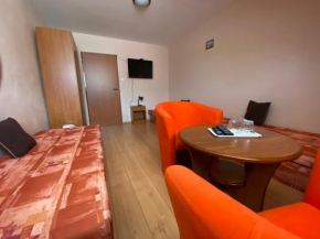 Hotels in Krásnohorská Dlhá Lúka